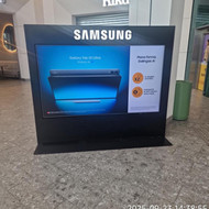 Reikia užnešti reklaminį ekrano rėmą-stendą į 4 aukštą Kauno centre