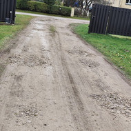 Reikia sutvarkyti ivaziavimo keliuka, duobetas, tvarkymo keliuko ilgis apie 20m Šilagalio km Panevėž