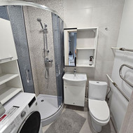 Dušo kabinos ratukų pakeitimas