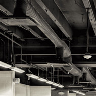 Laiptinės hole norime nusidažyti lubas juodai