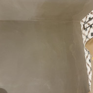 Norime perdaryti nekokybiškai atliktą mikrocemento apdailą vonioje