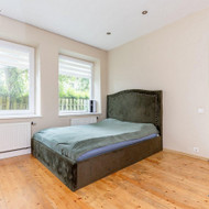 Reiktų tik nušlifuoti pušines grindis dviejuose kambariuose