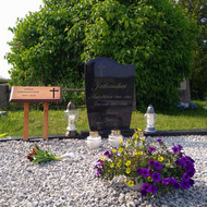 Paminklai kapams, antkapiai, graviravimas