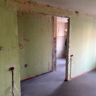 Sienų paruošimas, dažymas, plytelių klijavimas vonioje