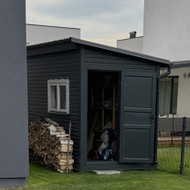 Reikėtų į medinį sandėliuką įvesti elektrą