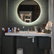 Spintelė po kriaukle (vonios kambariui)