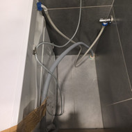 Reikia įrengti tinkamą skalbyklės nuotekų pajungimą su sifonu, kad nebesklistų kanalizacijos kvapas