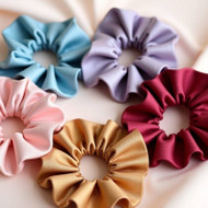 Siuvimas, siuvyklos, siuvėjai, Plaukų gumučių siuvimas iš Šilko