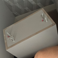 Pakabinti spintelę ant sienos