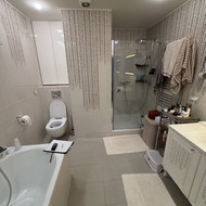 Ieškome, kad galėtų išgriauti vonia ir išpjauti vienoje duris