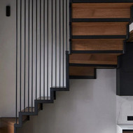 Medinių turėklų pagaminimas ir montavimas