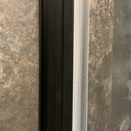 Dušo durys praleidžia vandenį