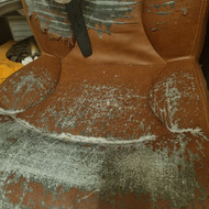 Darbo kėdės pervilkimas dirbtine oda