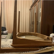 Nulūžo valgomojo ąžuolinės kėdės koja