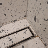 Silikono keitimas duše