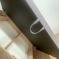 Išardyti lovos audinį nuo čiužinio, pakeisti audinį ir, jei įmanoma, jį prisiūti