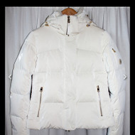 Ieškau žmogaus, kuris profesionaliai nufotografuotų drabužius ant manekeno