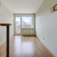 Laminato keitimas, sienų dažymas, durų apdaila