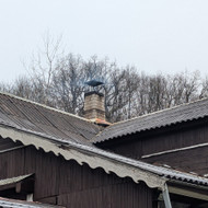 Ieškau, kas galėtų pakeisti gyvenamojo namo stogą.