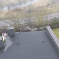 Kotedžo stogas leidžia vandenį