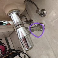 Smuklūs santechnikos darbai vonios kambaryje