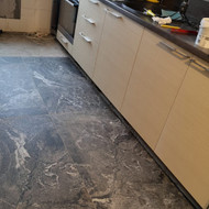 Reikia virtuvinio spintelės pareliuoti - išlyginti  ,rankenėles pakeisti