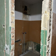 Reikia išklijuoti plyteles