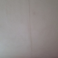 Reikia užtaisyt įtrūkimus sienoje