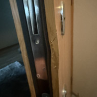 ŠARVUOTŲ DURŲ SKYDO KEITIMAS