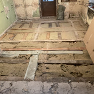 Bute reikia iš medienos padaryti pagrindą grindims, paskui ant viršaus sudėti osb ir laminatą/linol.