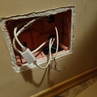 Reikia įrengti rozetę.