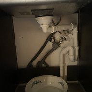 Meistro, kuris pritvirtintų iškritusią kriauklę