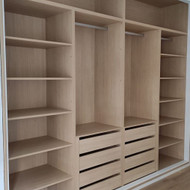 Ieškau, kas galėtų pagaminti dvi atskiras drabužines