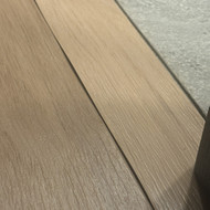 Nuo karščio atšokusiu viniliniu grindu sutvarkymas