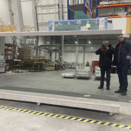 Reikalinga vietoje supjaustyti 3m1.33m veidrodi i kelis gabalus ir supakuot transportavimui