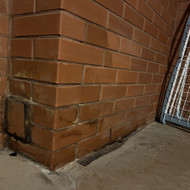 Mūrinės krosnies išvalymas ir durelių įmontavimas