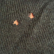 Ėriuko vilnos megztinio skylučių adymas