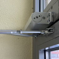 Laiptinės durų reguliavimas Vilniuje