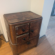 Reikia restauruoti senovinę spintelę