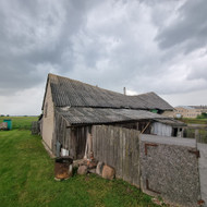 50 kv plytinio ukinio pastato su mediniais priestatai