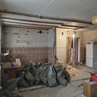 Nuimti plyteles virtuvėje ir tualete