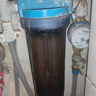 Nuimti vandens filtrą ir sujungti vamzdžius po nuėmimo