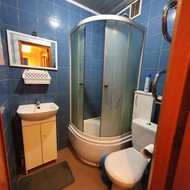 Reikia išklijuoti plyteles