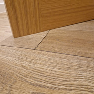 Reikalingas meistras sutvarkyti burbula plaukiojanciose grindyse