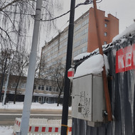 Ieškau elektriko galinčio perkelti laidą iš senų stulpų į naujus,šalia pastatytos