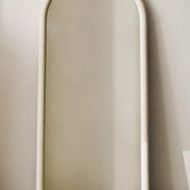 Reikia išpjauti 4mm veidrodį 180×80mm ir įklijuoti į rėmą.