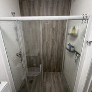 Dušo kabinos stiklo keitimas