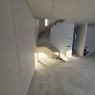 Laiptus reikia padengti mikrocementu arba nupoliruoti, 16 pakopų