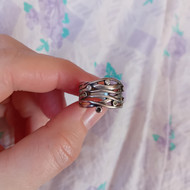 Padidinti sidabrini zieda ir sudėti akutes