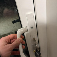 Pakeisti lauko duru spyna ir rankena